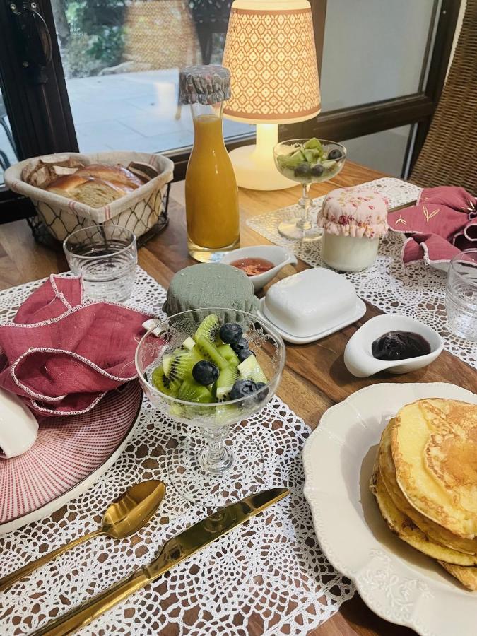 เลอ ต็องป์ ซุสป็องดู โพรว็องซ์ Bed & Breakfast แปร์นส์-เลส์-ฟงแตนส์ ภายนอก รูปภาพ
