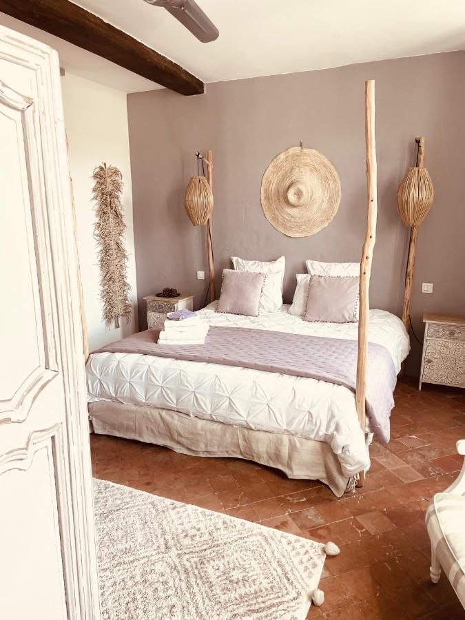 เลอ ต็องป์ ซุสป็องดู โพรว็องซ์ Bed & Breakfast แปร์นส์-เลส์-ฟงแตนส์ ภายนอก รูปภาพ