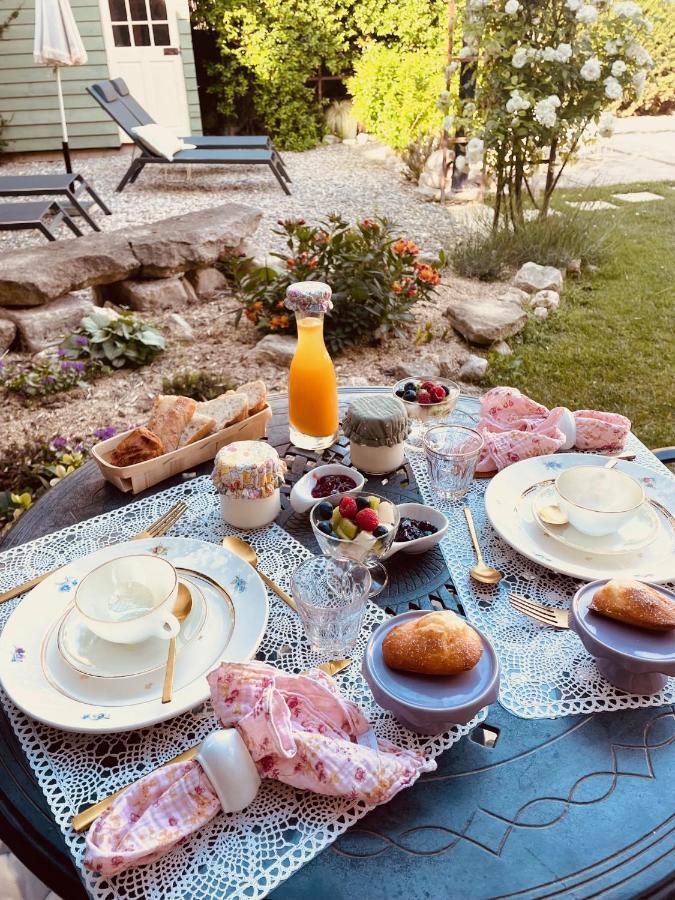 เลอ ต็องป์ ซุสป็องดู โพรว็องซ์ Bed & Breakfast แปร์นส์-เลส์-ฟงแตนส์ ภายนอก รูปภาพ