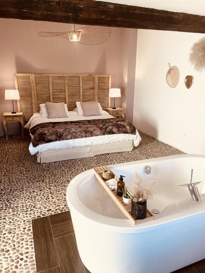 เลอ ต็องป์ ซุสป็องดู โพรว็องซ์ Bed & Breakfast แปร์นส์-เลส์-ฟงแตนส์ ภายนอก รูปภาพ