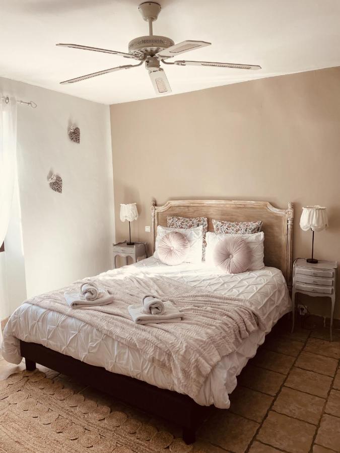 เลอ ต็องป์ ซุสป็องดู โพรว็องซ์ Bed & Breakfast แปร์นส์-เลส์-ฟงแตนส์ ภายนอก รูปภาพ