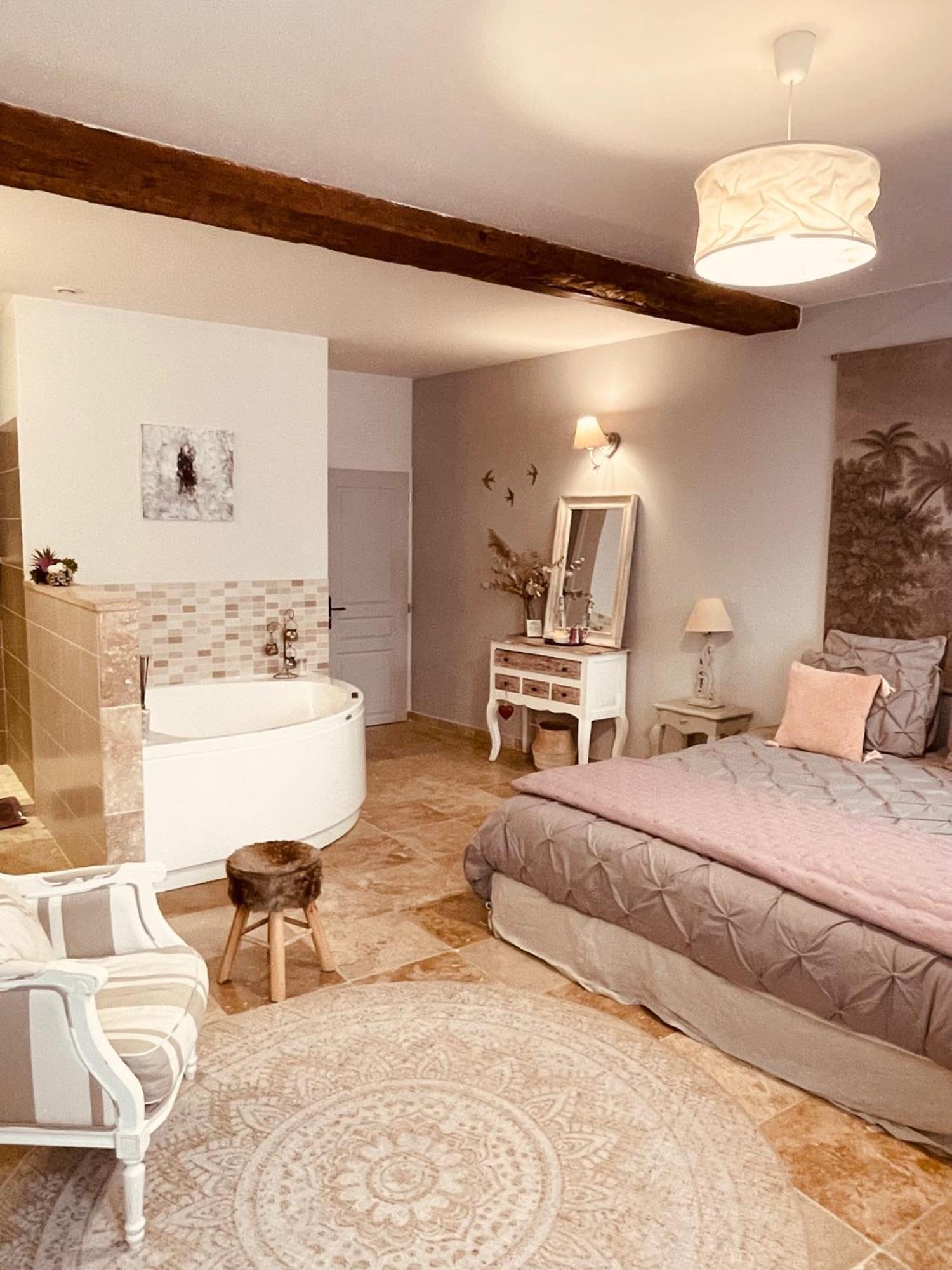 เลอ ต็องป์ ซุสป็องดู โพรว็องซ์ Bed & Breakfast แปร์นส์-เลส์-ฟงแตนส์ ห้อง รูปภาพ