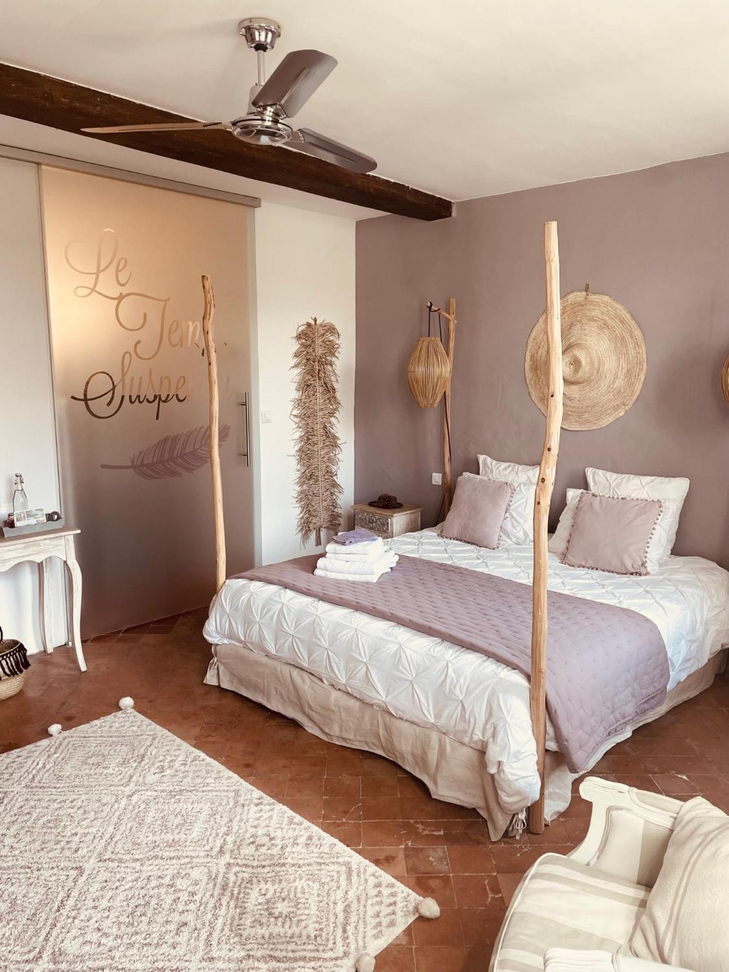 เลอ ต็องป์ ซุสป็องดู โพรว็องซ์ Bed & Breakfast แปร์นส์-เลส์-ฟงแตนส์ ห้อง รูปภาพ