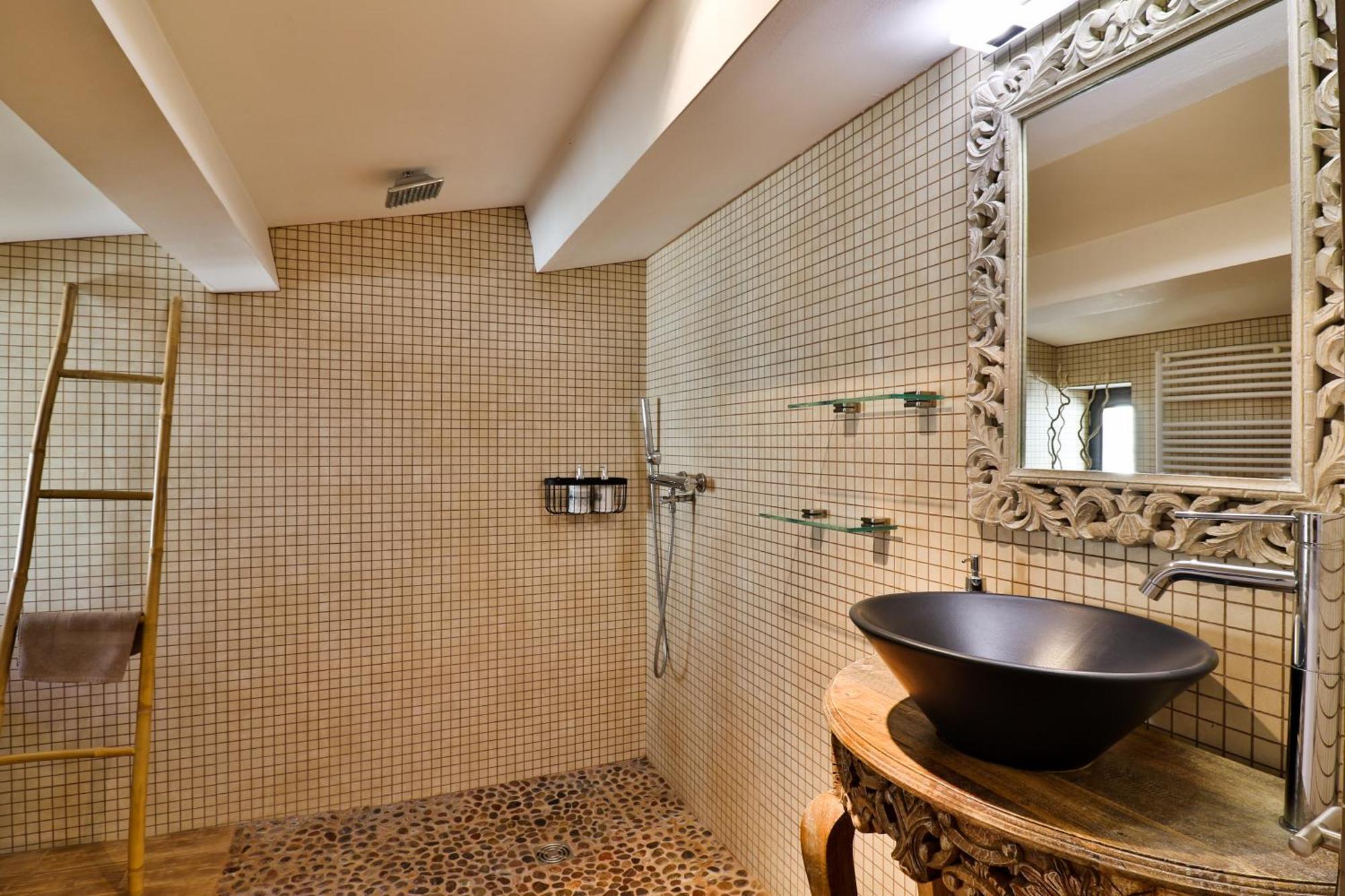 เลอ ต็องป์ ซุสป็องดู โพรว็องซ์ Bed & Breakfast แปร์นส์-เลส์-ฟงแตนส์ ห้อง รูปภาพ