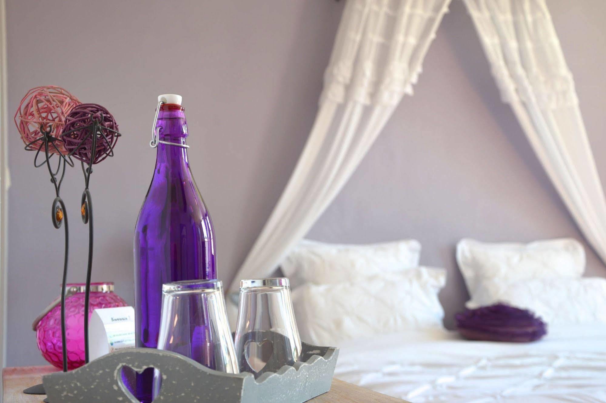 เลอ ต็องป์ ซุสป็องดู โพรว็องซ์ Bed & Breakfast แปร์นส์-เลส์-ฟงแตนส์ ภายนอก รูปภาพ