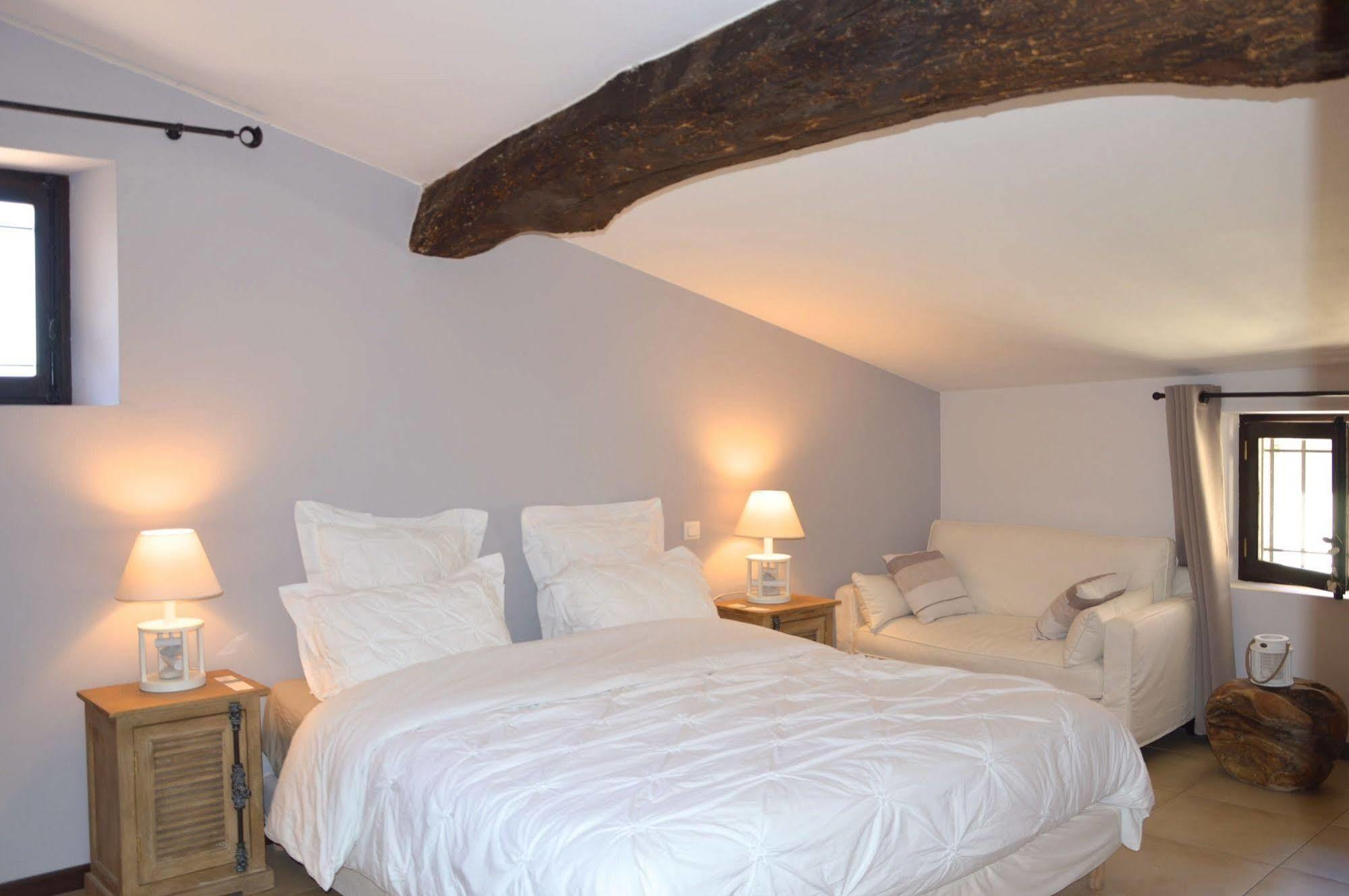 เลอ ต็องป์ ซุสป็องดู โพรว็องซ์ Bed & Breakfast แปร์นส์-เลส์-ฟงแตนส์ ภายนอก รูปภาพ